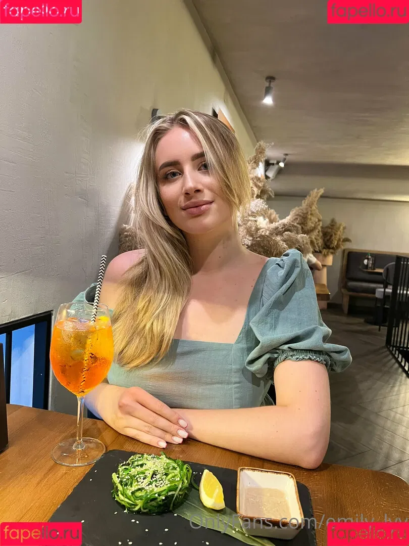 emily_lyy Onlyfans Photo Gallery 