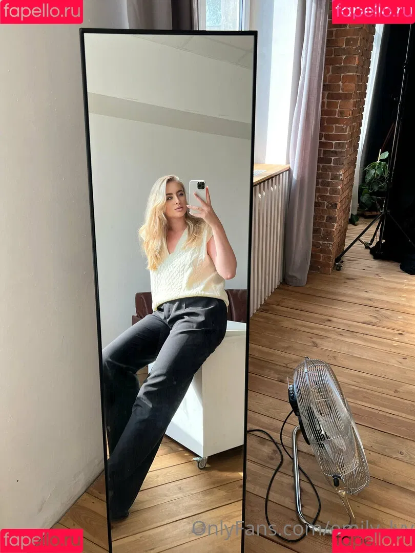 emily_lyy Onlyfans Photo Gallery 