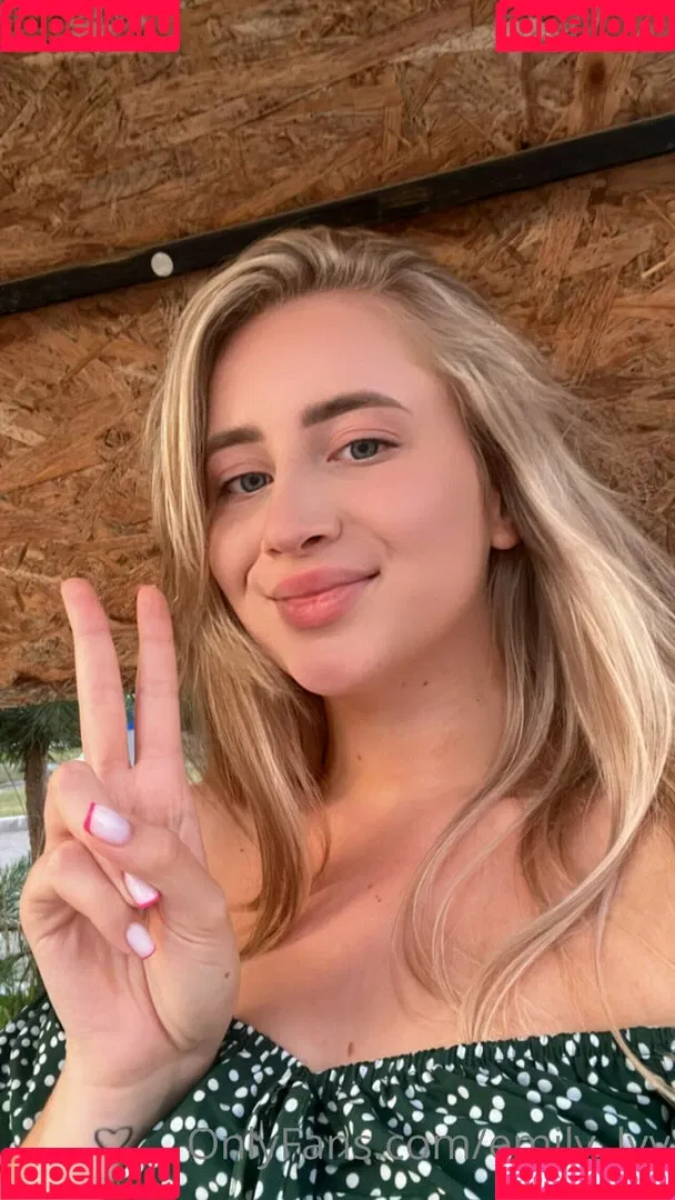 emily_lyy Onlyfans Photo Gallery 
