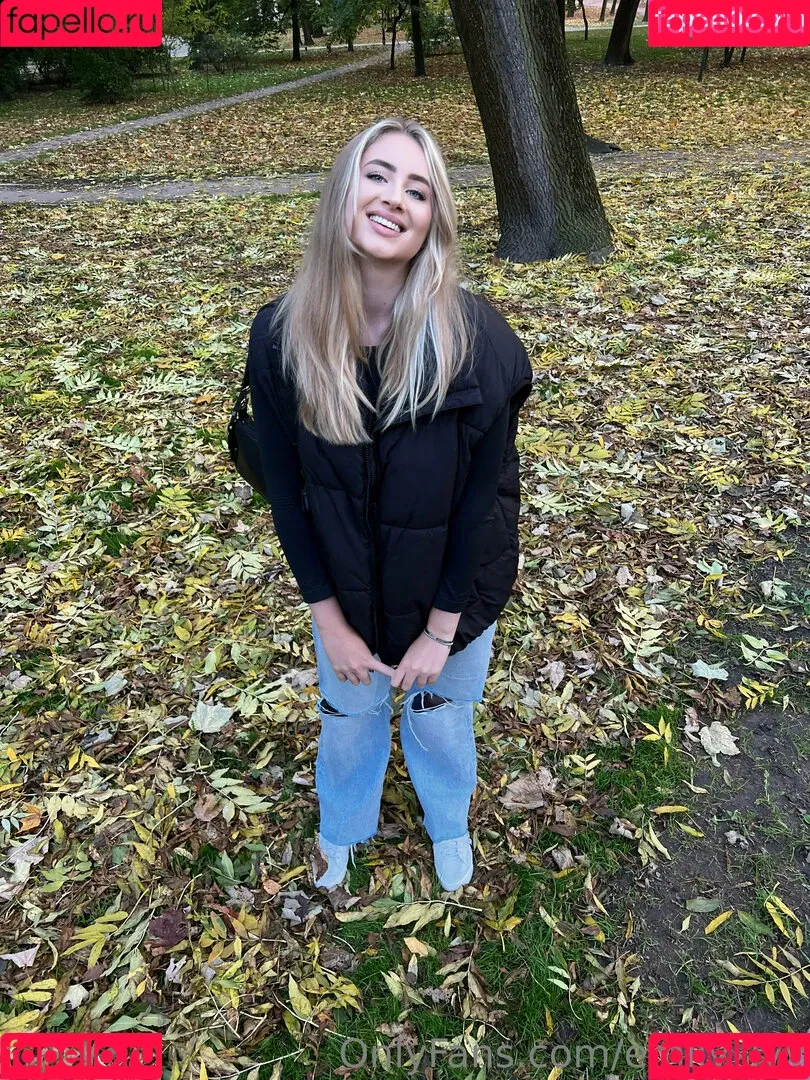 emily_lyy Onlyfans Photo Gallery 