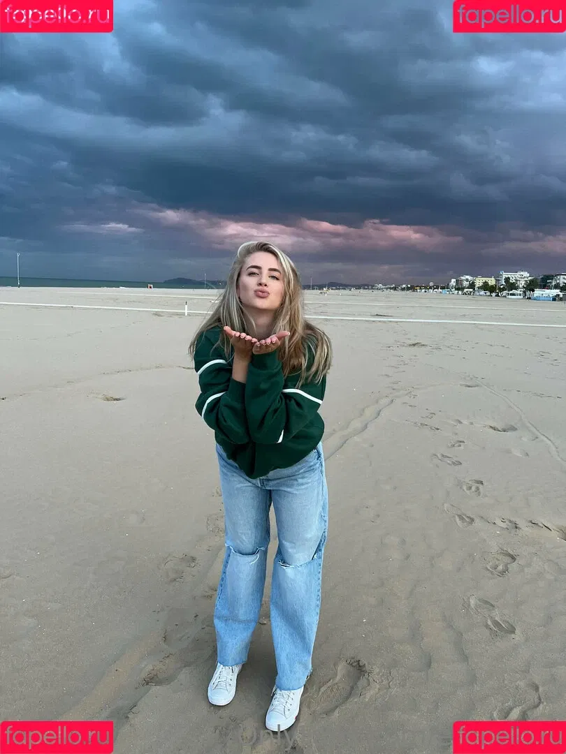 emily_lyy Onlyfans Photo Gallery 