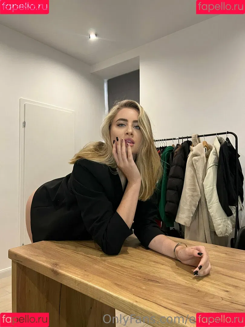 emily_lyy Onlyfans Photo Gallery 