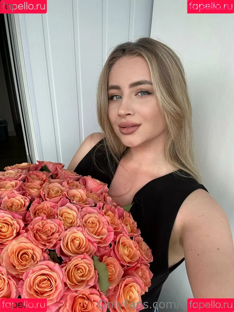 emily_lyy Onlyfans Photo Gallery 