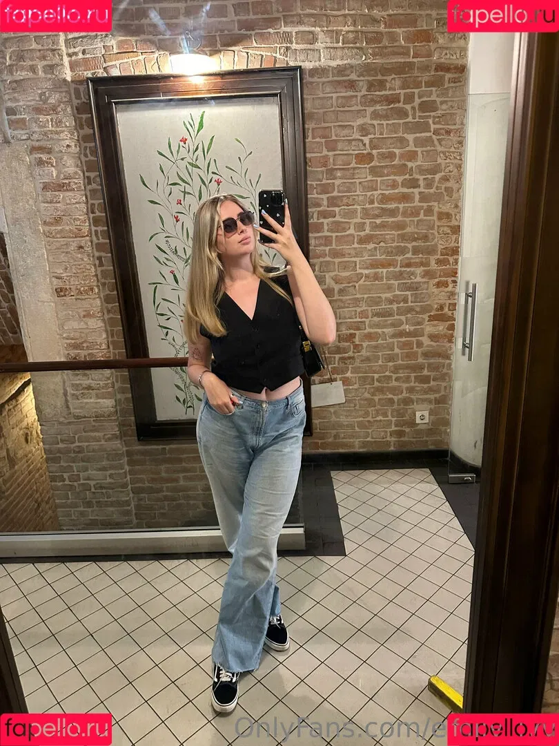 emily_lyy Onlyfans Photo Gallery 