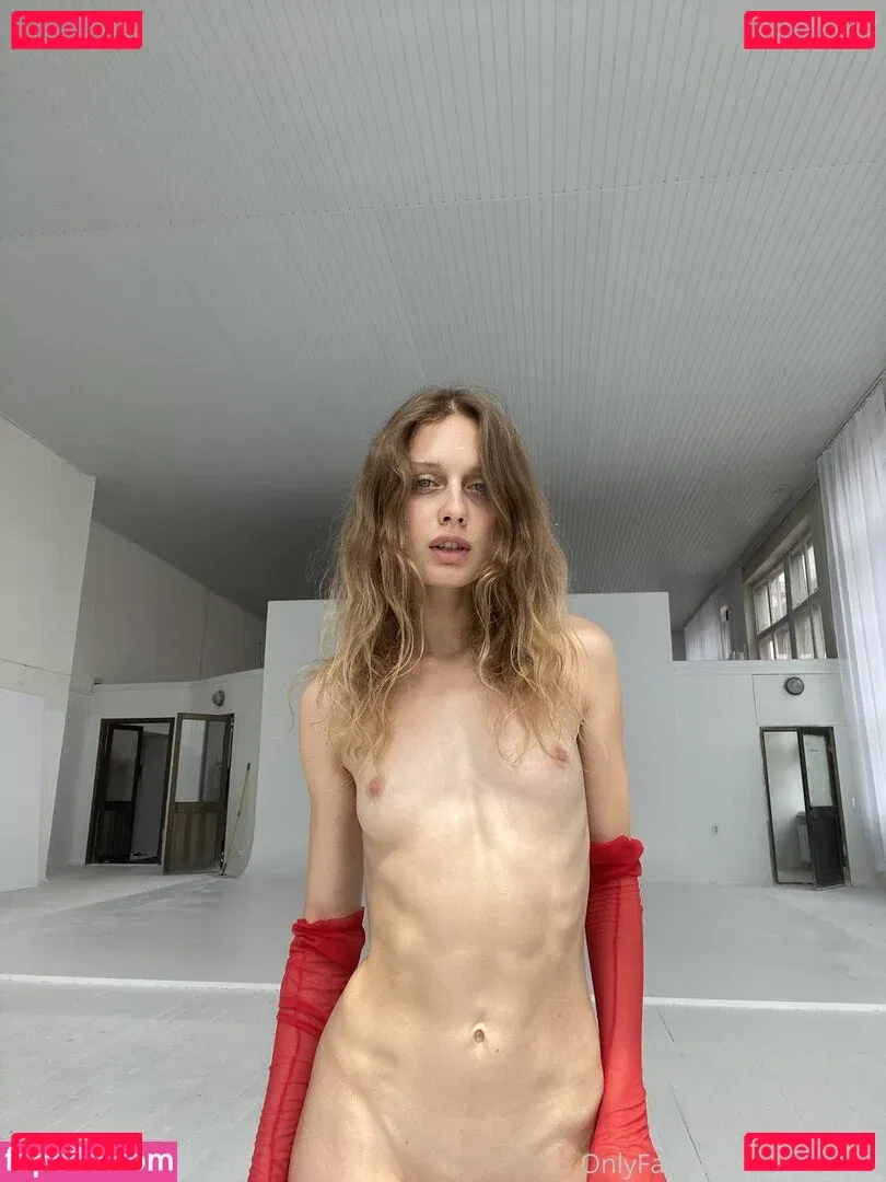 emily_lyy Onlyfans Photo Gallery 