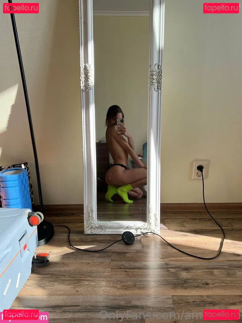 emily_lyy Onlyfans Photo Gallery 