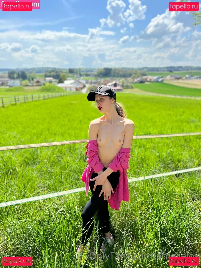 emily_lyy Onlyfans Photo Gallery 