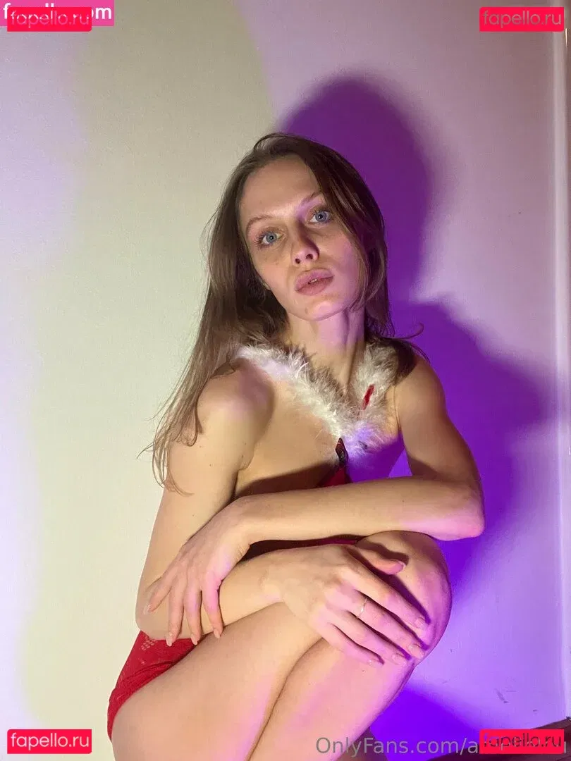 emily_lyy Onlyfans Photo Gallery 