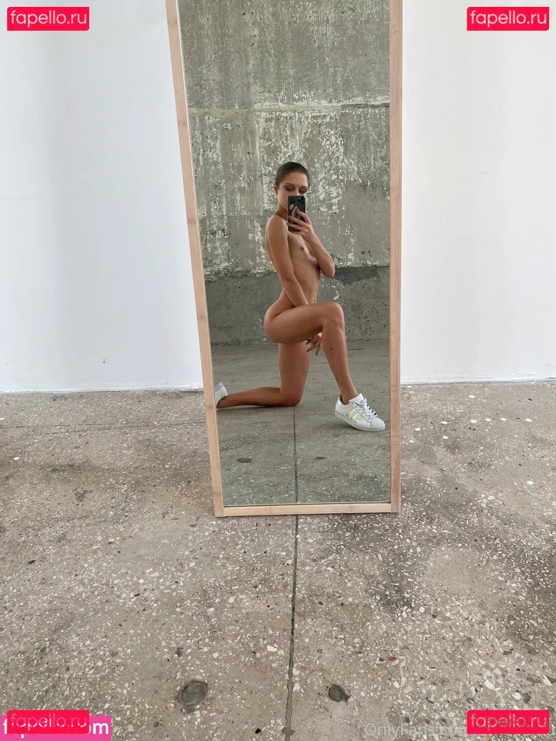 emily_lyy Onlyfans Photo Gallery 