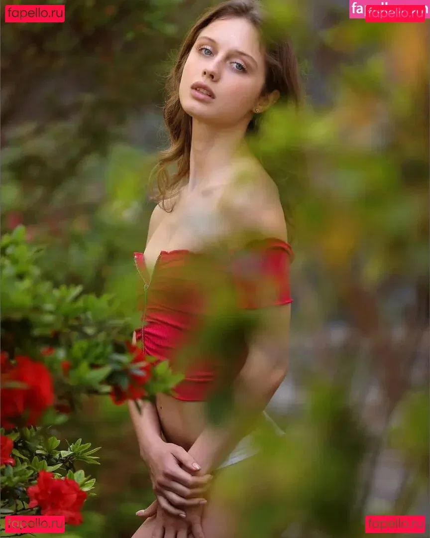 emily_lyy Onlyfans Photo Gallery 