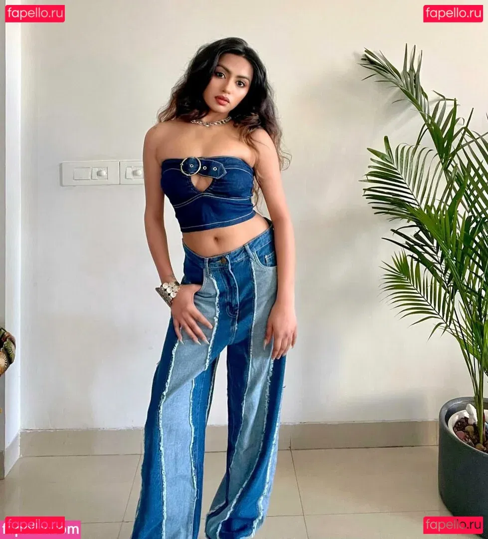 Riya Sharma Onlyfans Photo Gallery 