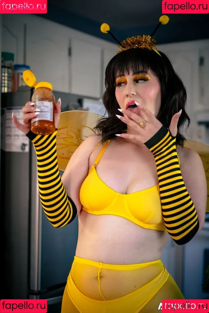 Laurie Gamelin Onlyfans Photo Gallery 