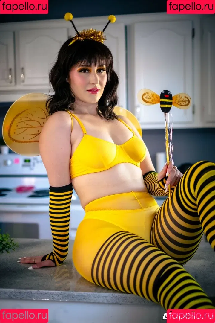 Laurie Gamelin Onlyfans Photo Gallery 