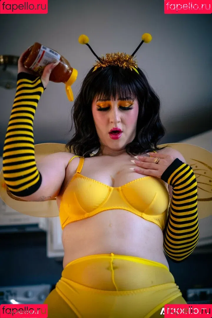 Laurie Gamelin Onlyfans Photo Gallery 