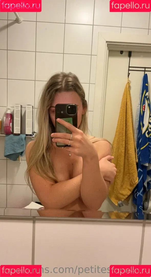 petitesexysilje Onlyfans Photo Gallery 