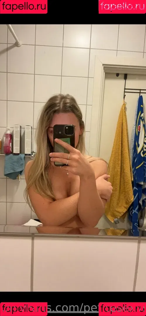 petitesexysilje Onlyfans Photo Gallery 