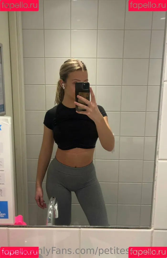 petitesexysilje Onlyfans Photo Gallery 