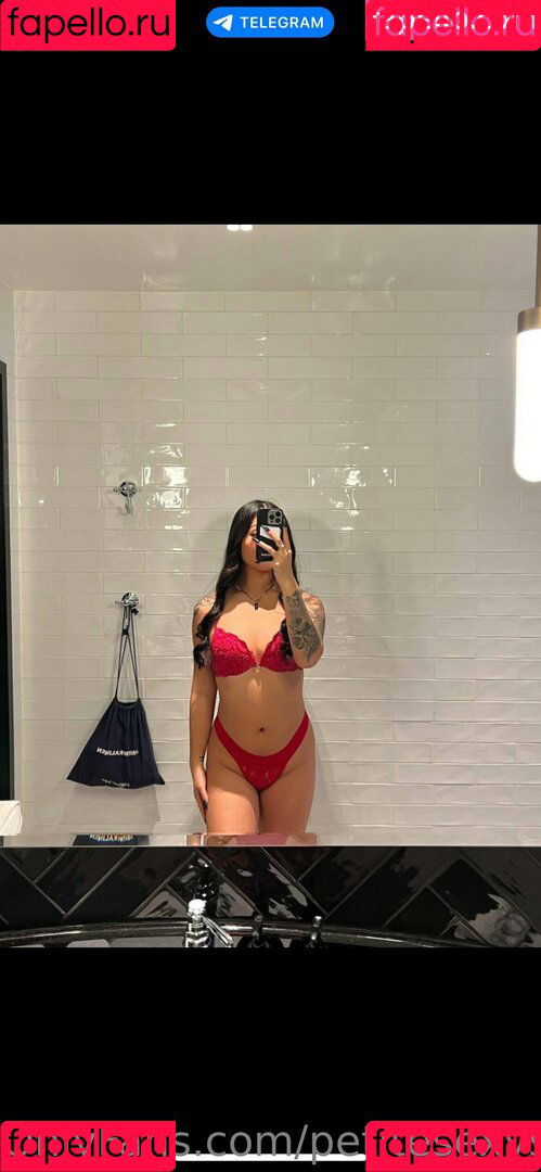 petitesexysilje Onlyfans Photo Gallery 