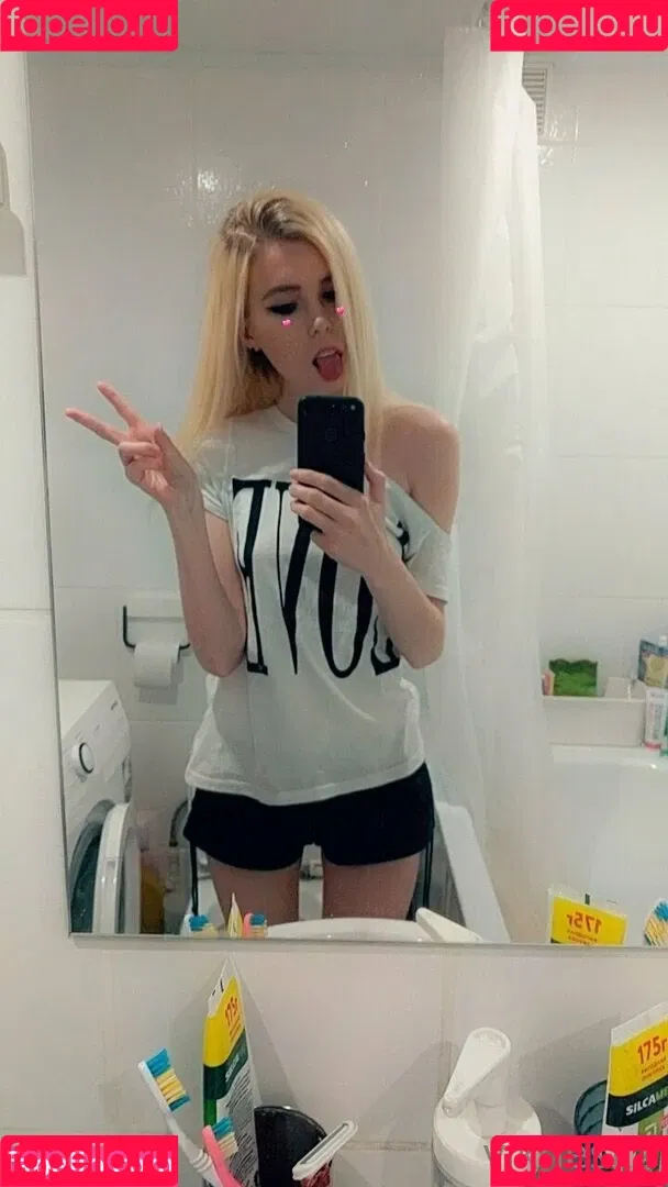 vikneskafree Onlyfans Photo Gallery 