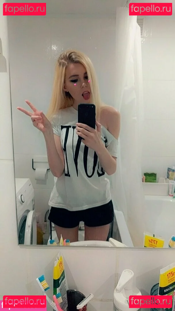 vikneskafree Onlyfans Photo Gallery 