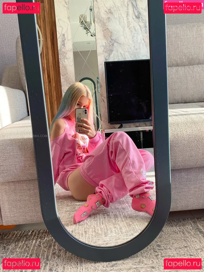 vikneskafree Onlyfans Photo Gallery 