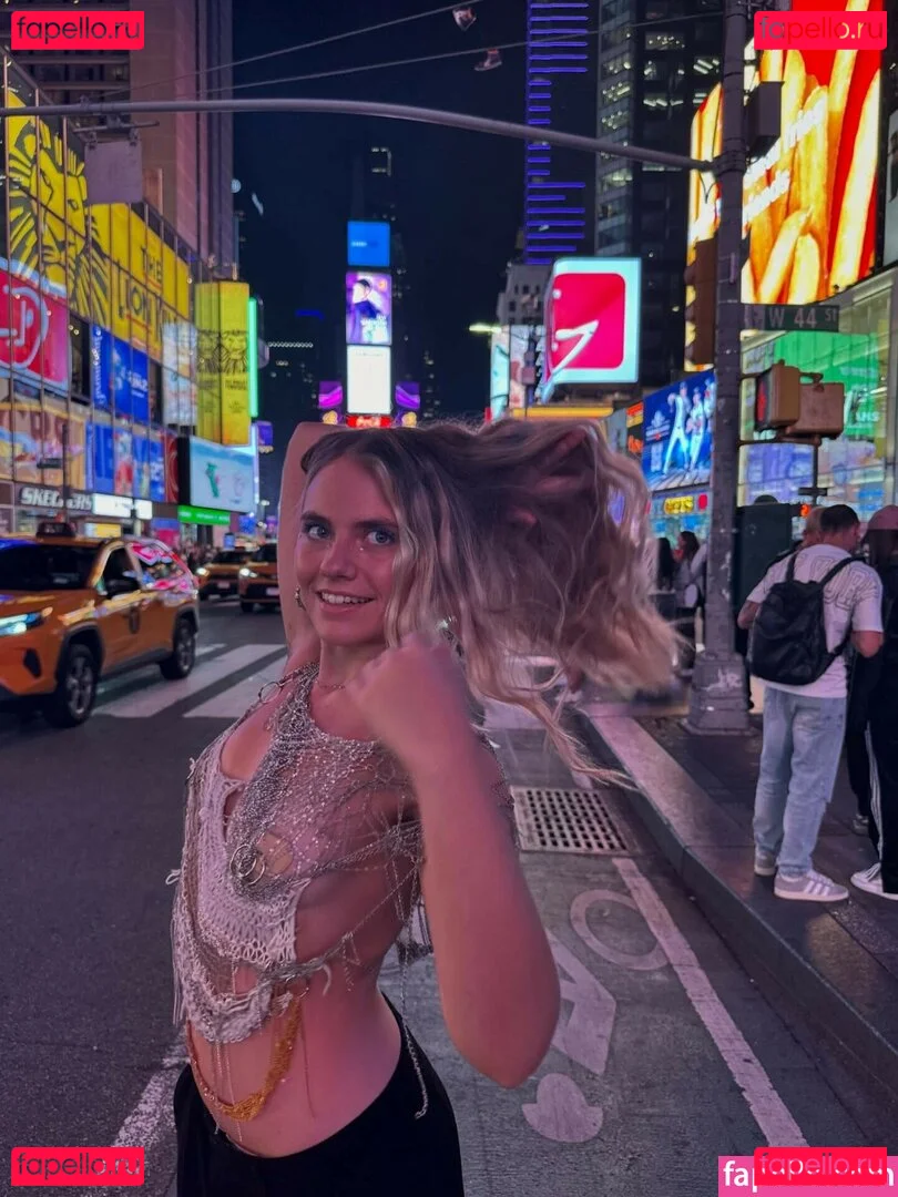 Axelle Maga Nude Onlyfans Photo 25