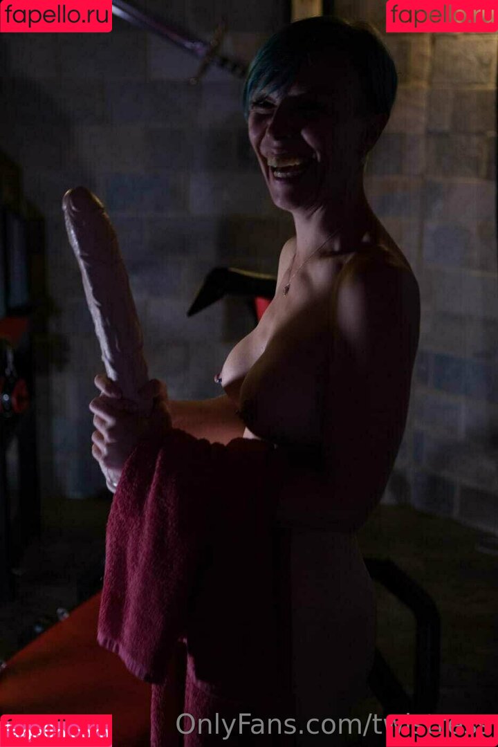 twistress Onlyfans Photo Gallery 