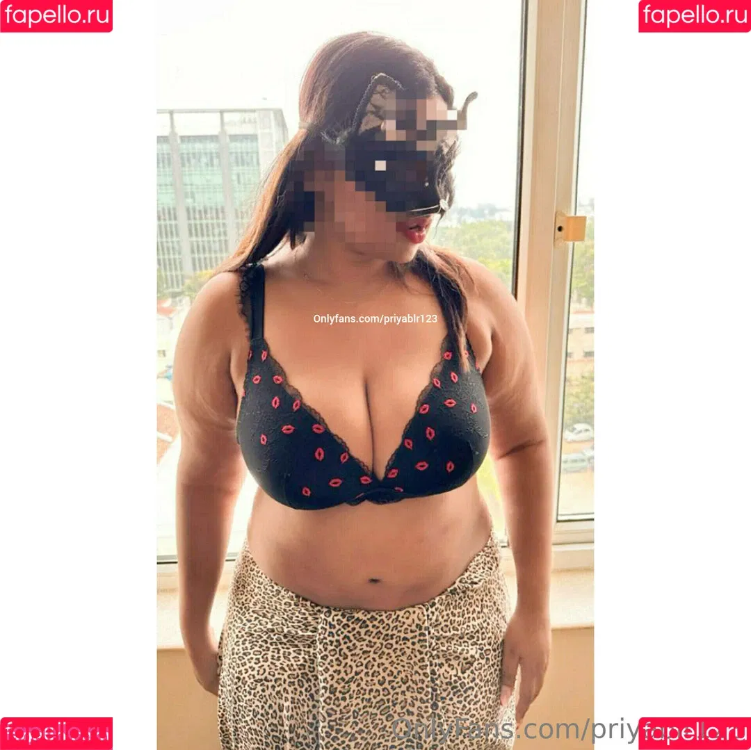 priyablr123 Onlyfans Photo Gallery 