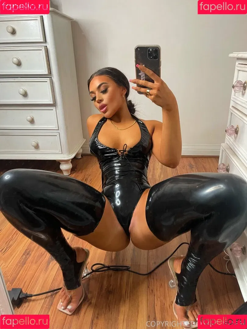 Kate Isobel Onlyfans Photo Gallery 
