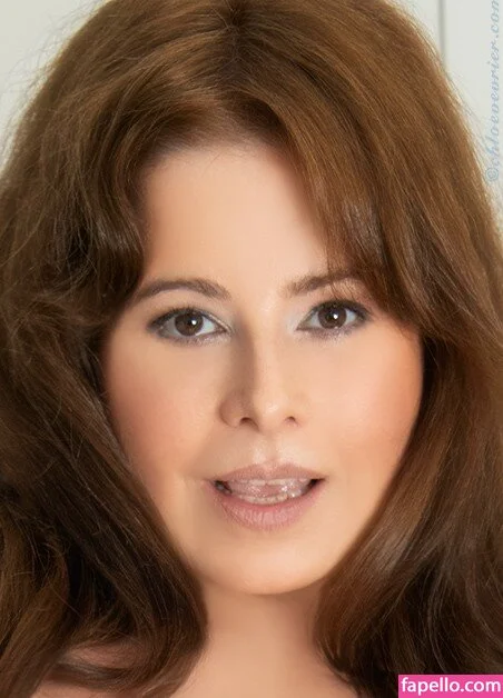 Chloe Vevrier Onlyfans Photo Gallery 