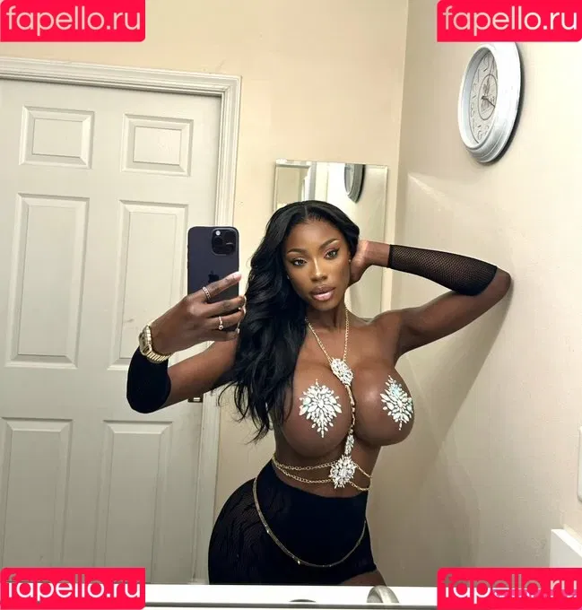 EveyAminey Onlyfans Photo Gallery 