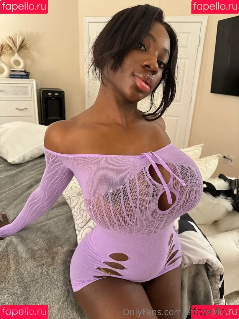 EveyAminey Onlyfans Photo Gallery 