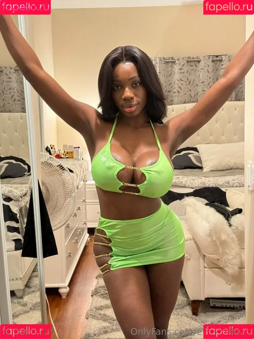 EveyAminey Onlyfans Photo Gallery 