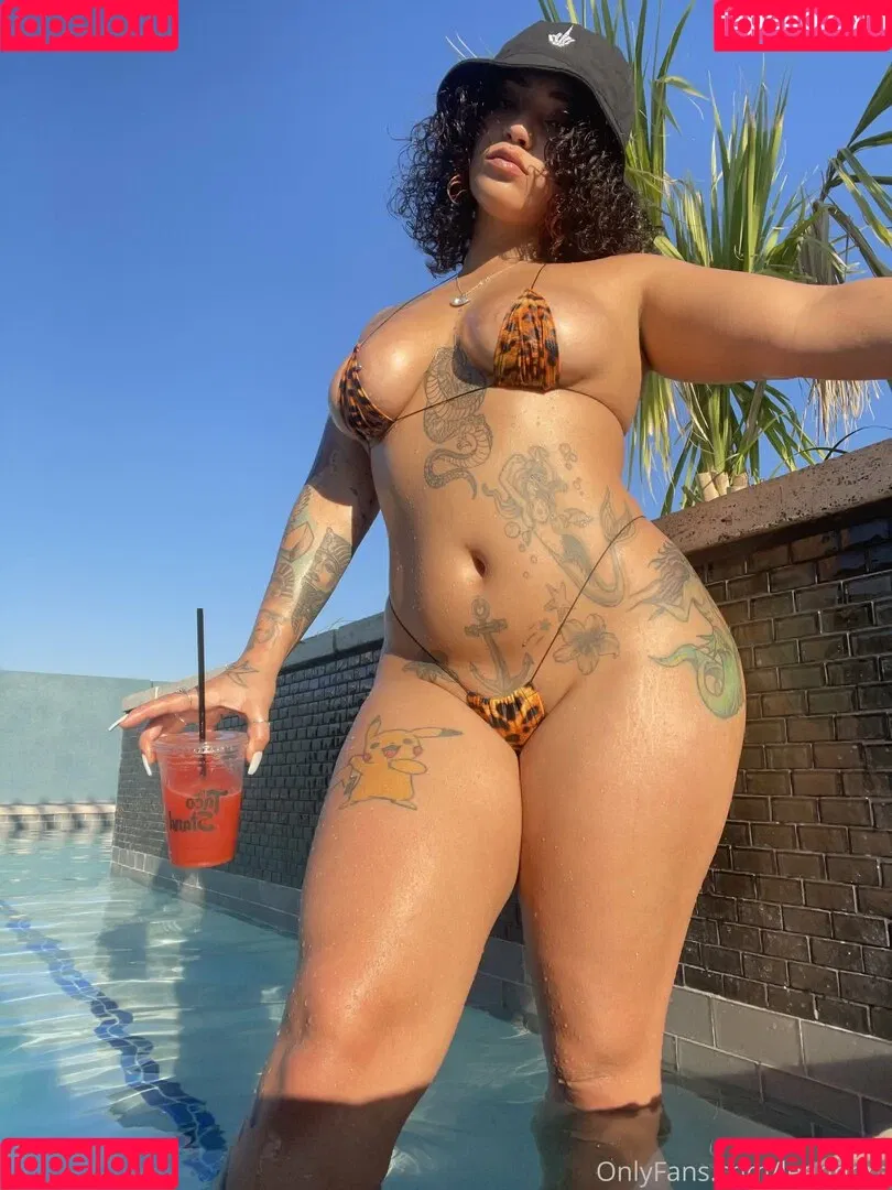 leahndra Onlyfans Photo Gallery 