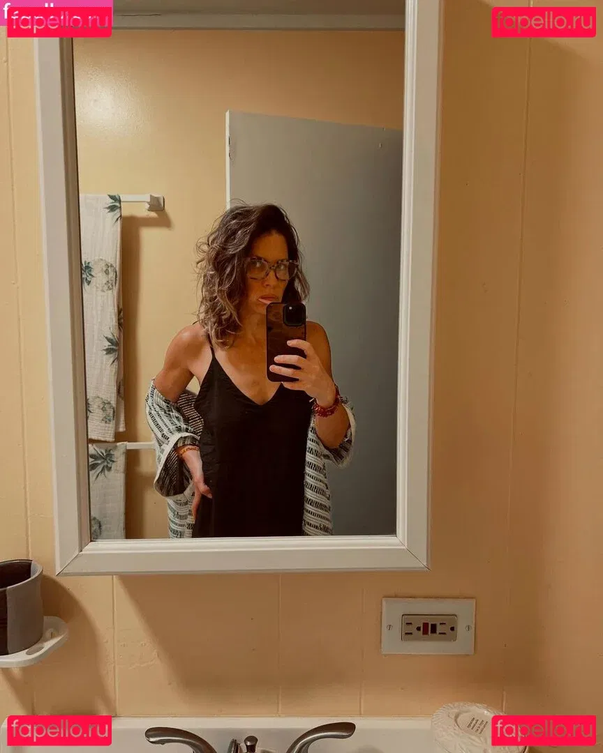 Evangeline Lilly Onlyfans Photo Gallery 