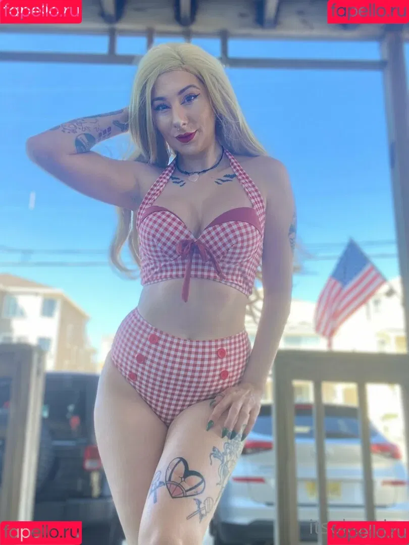 lisasayshello Onlyfans Photo Gallery 