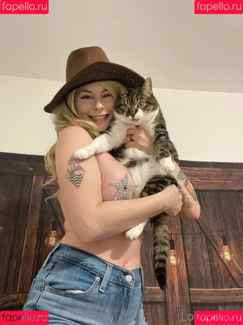 lisasayshello Onlyfans Photo Gallery 