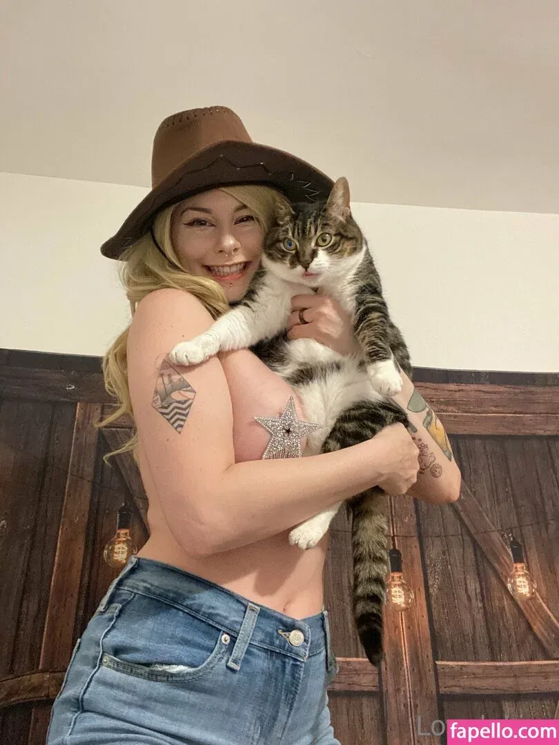 lisasayshello Onlyfans Photo Gallery 