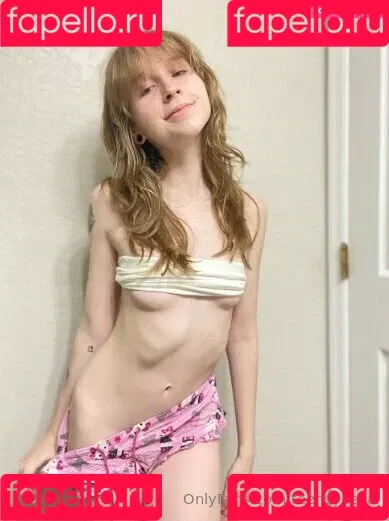 teensybella Onlyfans Photo Gallery 