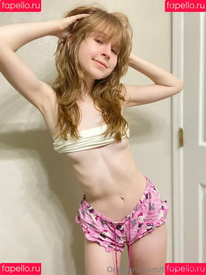 teensybella Onlyfans Photo Gallery 