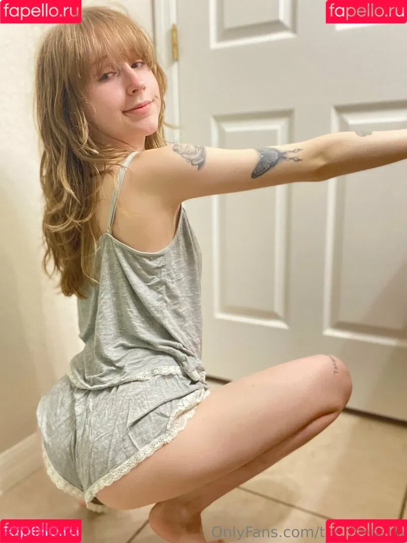 teensybella Onlyfans Photo Gallery 
