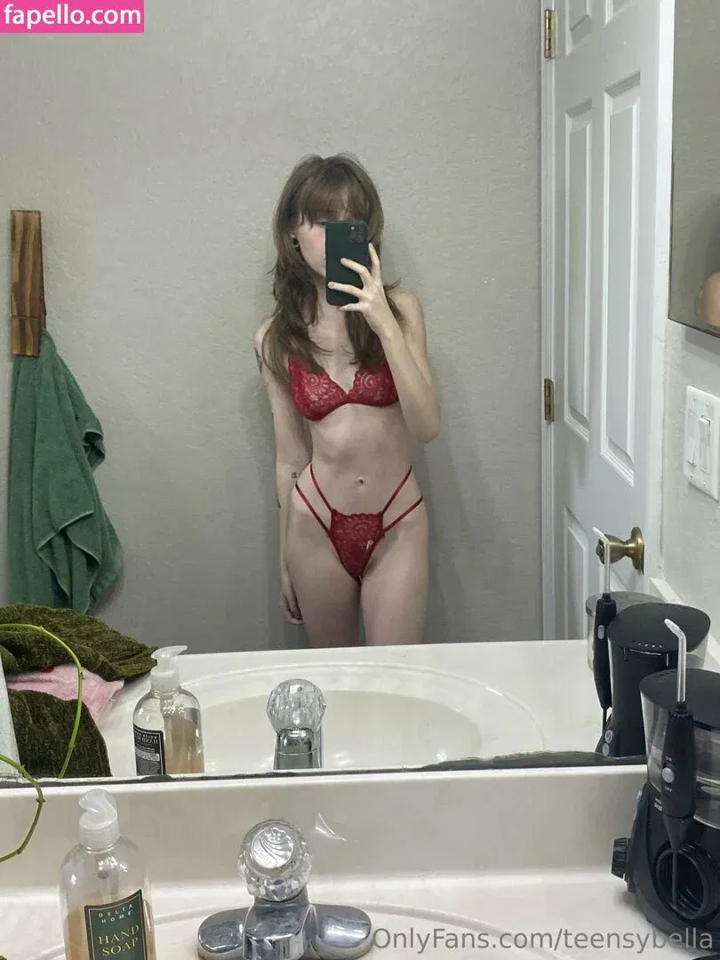 teensybella Onlyfans Photo Gallery 