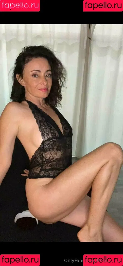 lea.cerone Onlyfans Photo Gallery 