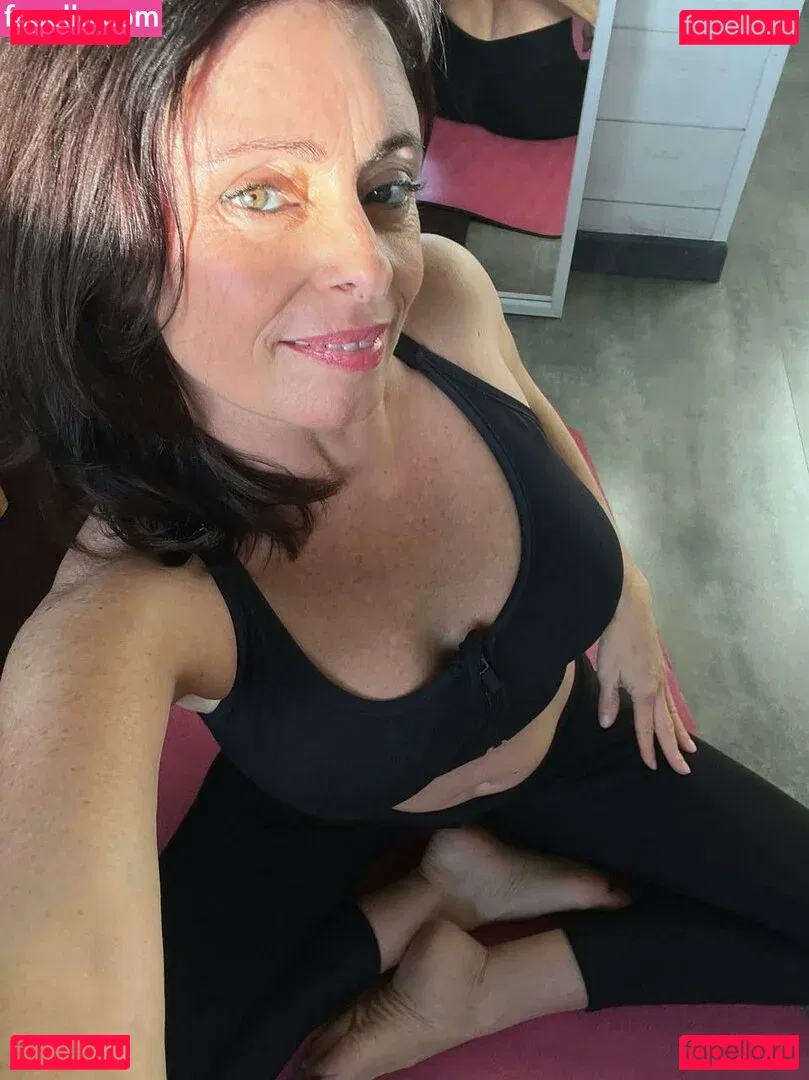 lea.cerone Onlyfans Photo Gallery 