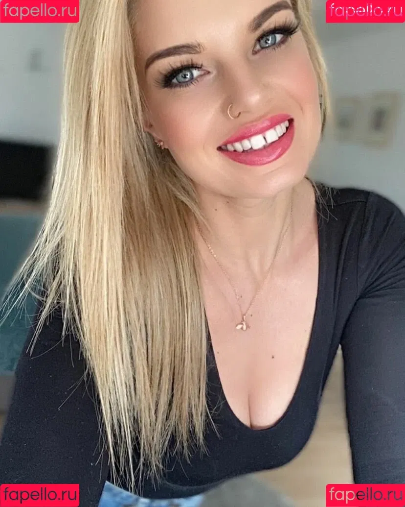 Robyn Quinn Onlyfans Photo Gallery 