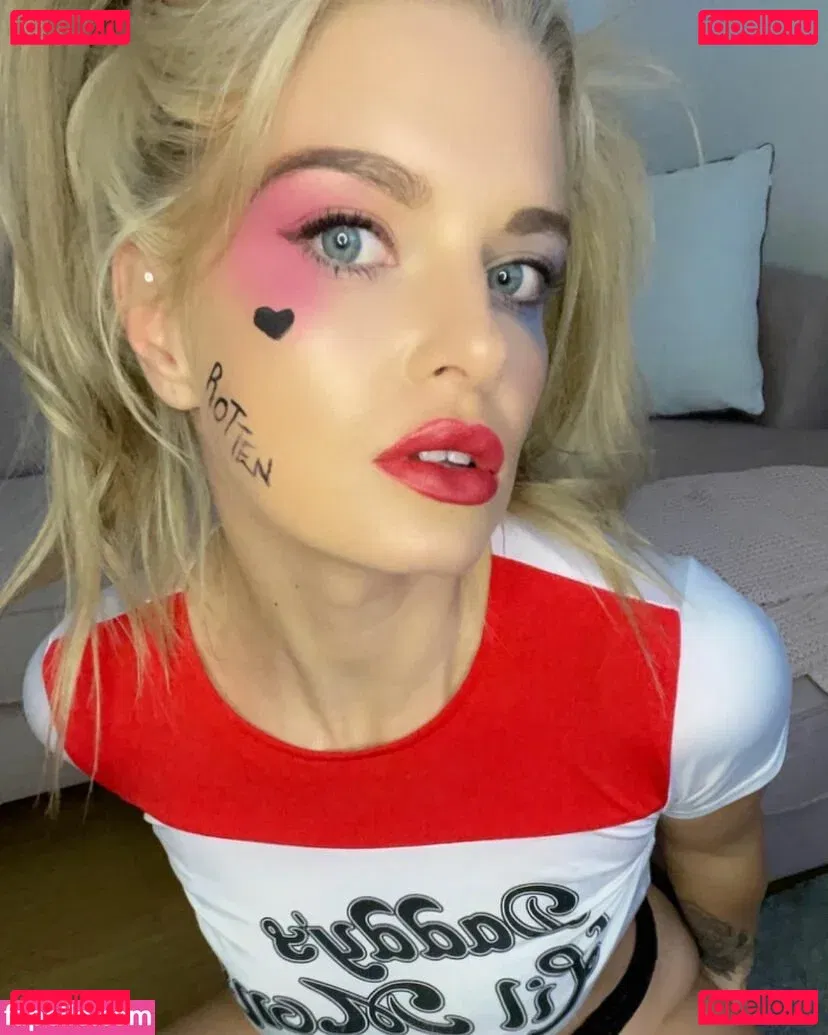 Robyn Quinn Onlyfans Photo Gallery 