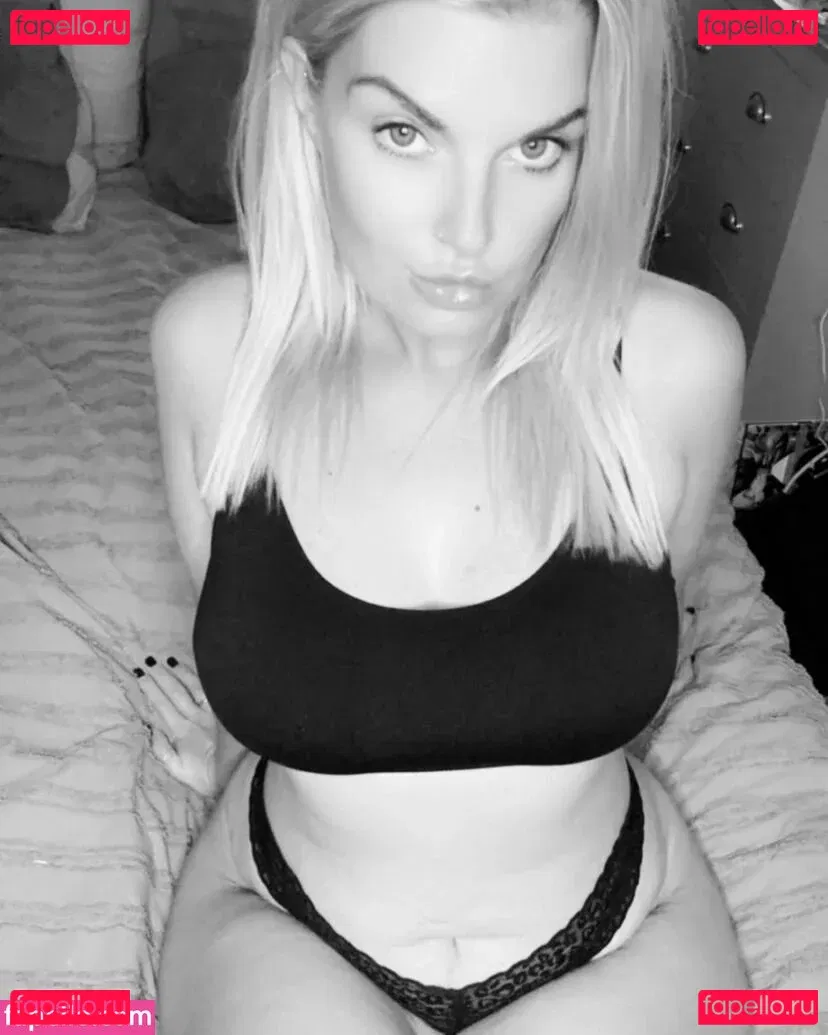 Robyn Quinn Onlyfans Photo Gallery 