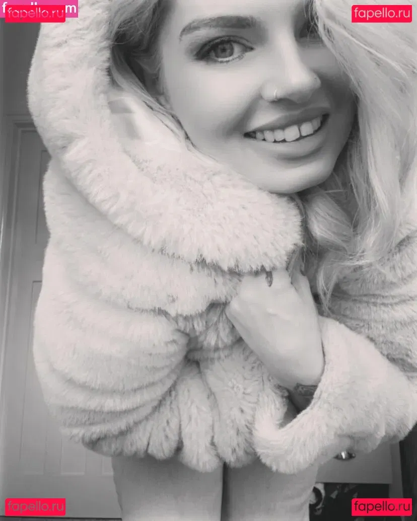 Robyn Quinn Onlyfans Photo Gallery 