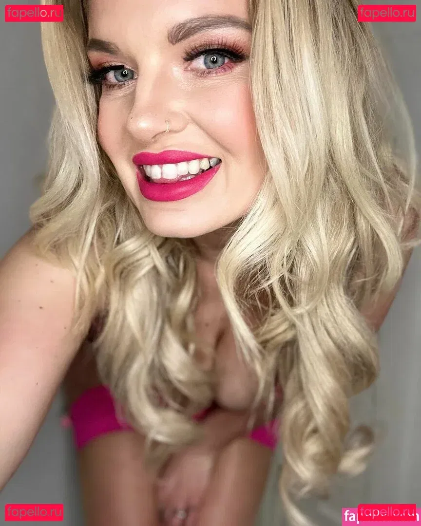 Robyn Quinn Onlyfans Photo Gallery 