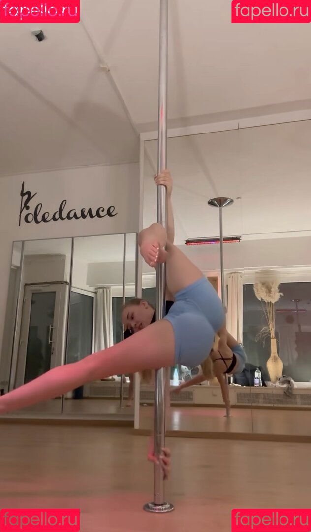 laura__pkr Onlyfans Photo Gallery 